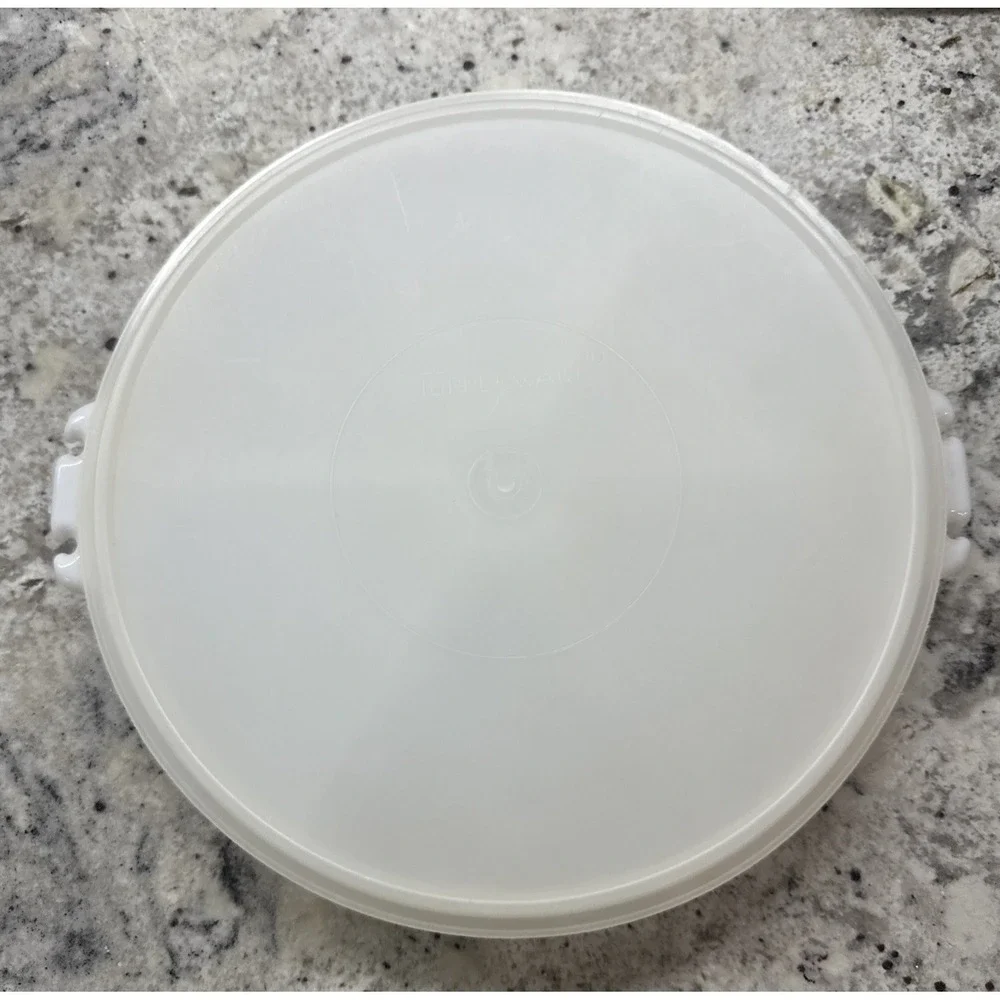 Vintage Tupperware Party Susan White with Lid